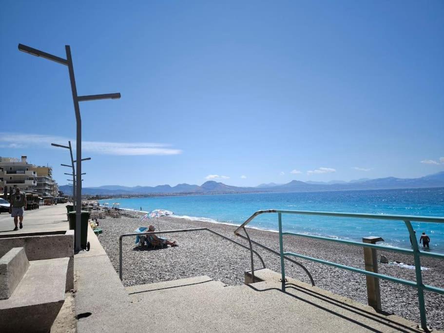 Apartment 50 Meters From The Beach ลูตรากี ภายนอก รูปภาพ